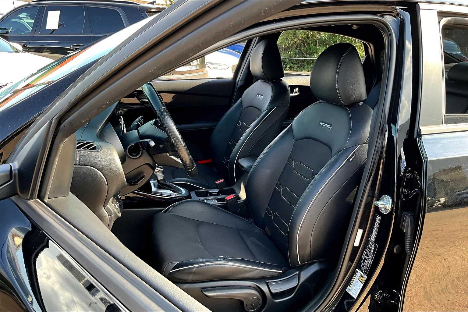 2024 Kia Forte GT-Line photo 7