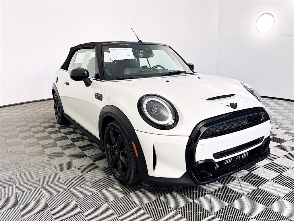 2024 MINI Convertible S's photo