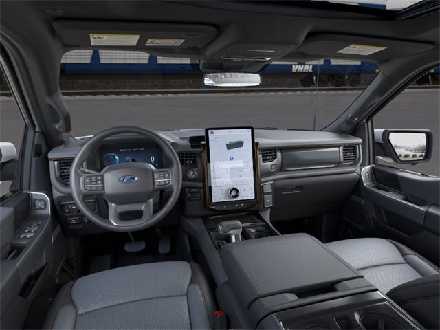 2025 Ford F-150 Lightning Lariat photo 8