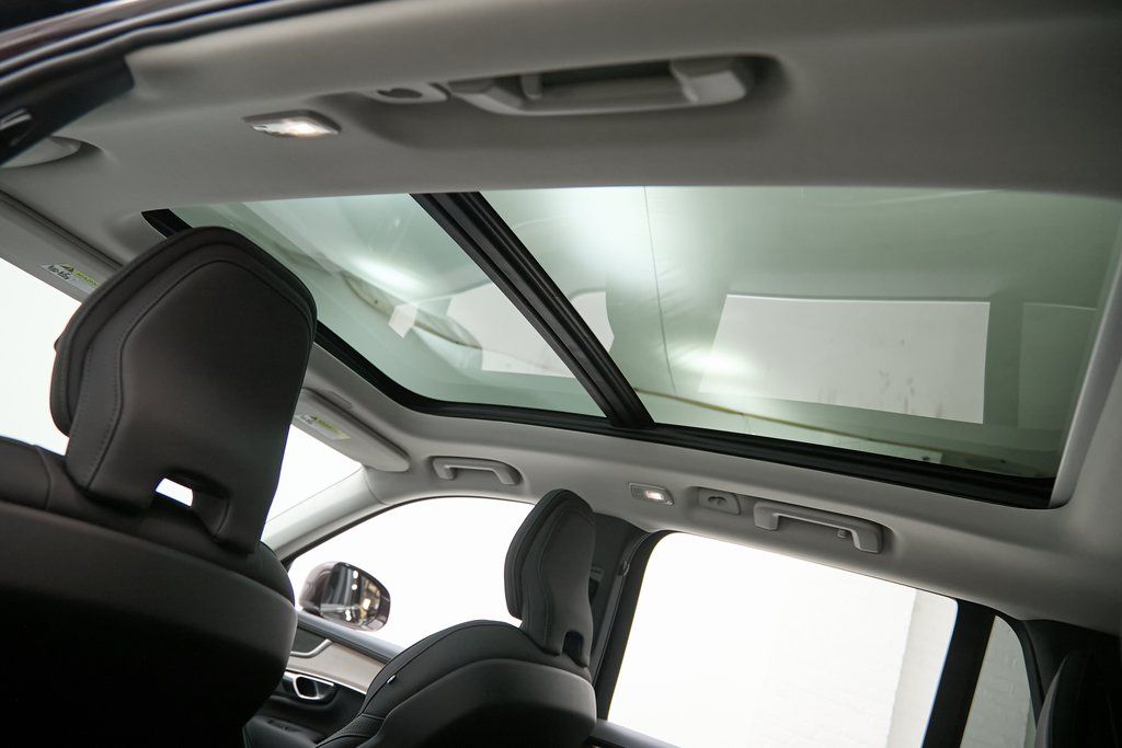 2025 VOLVO XC90 - Image 22