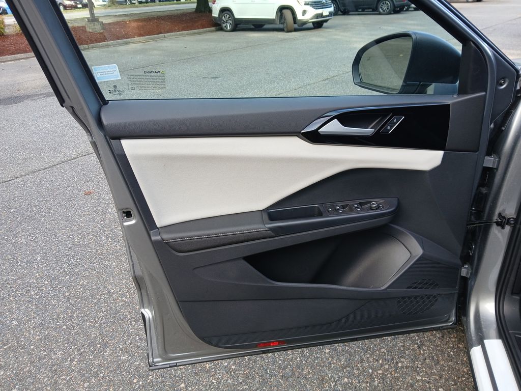 2025 Volkswagen Taos S photo 10