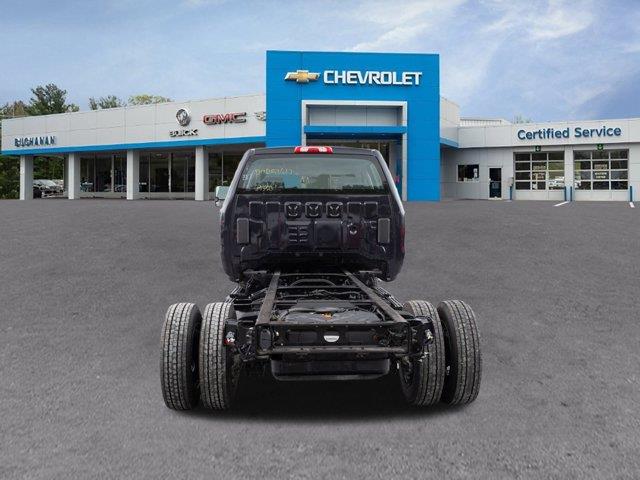 2023 Chevrolet Silverado 6500HD LT photo 3