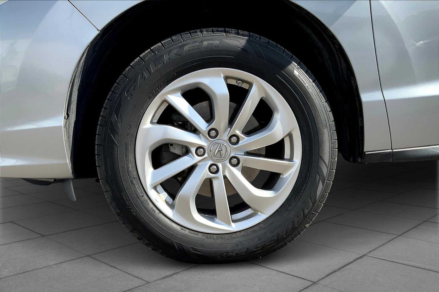 2018 Acura RDX Base Plus photo 9