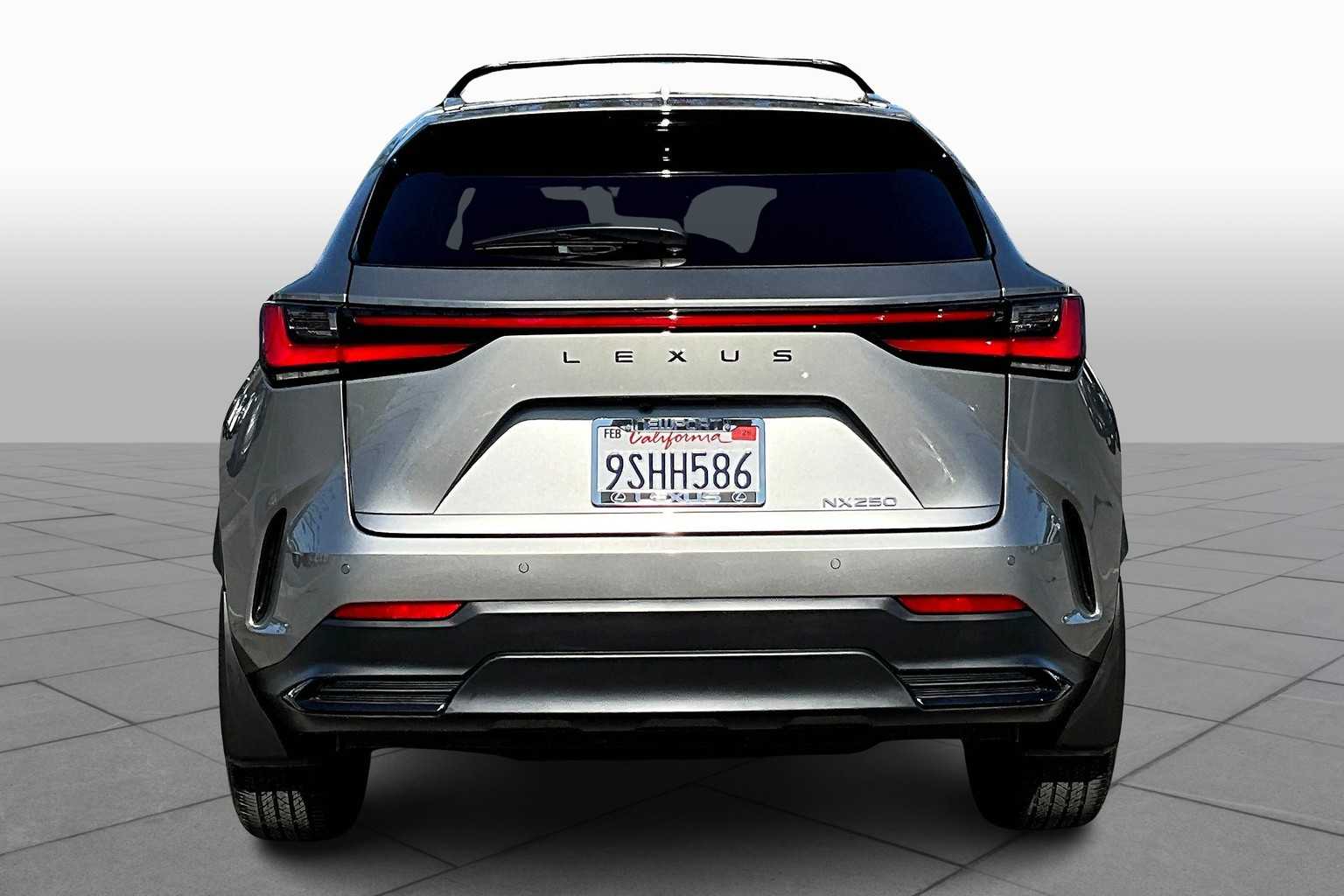 2025 Lexus NX 250 photo 4