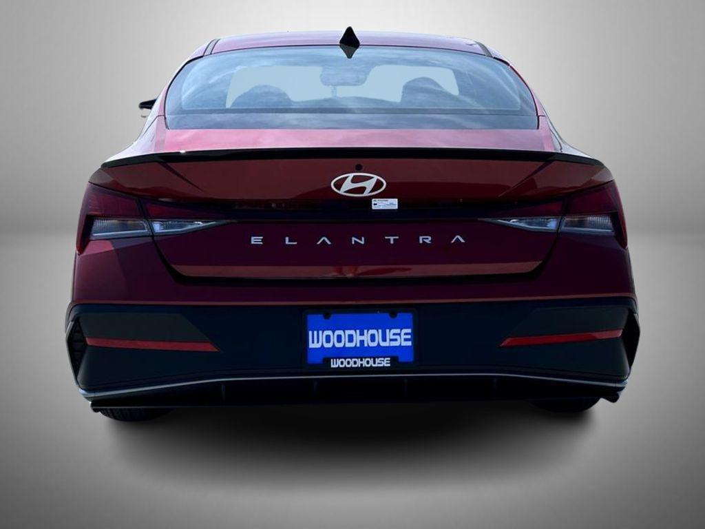 2025 Hyundai Elantra SEL Sport photo 6