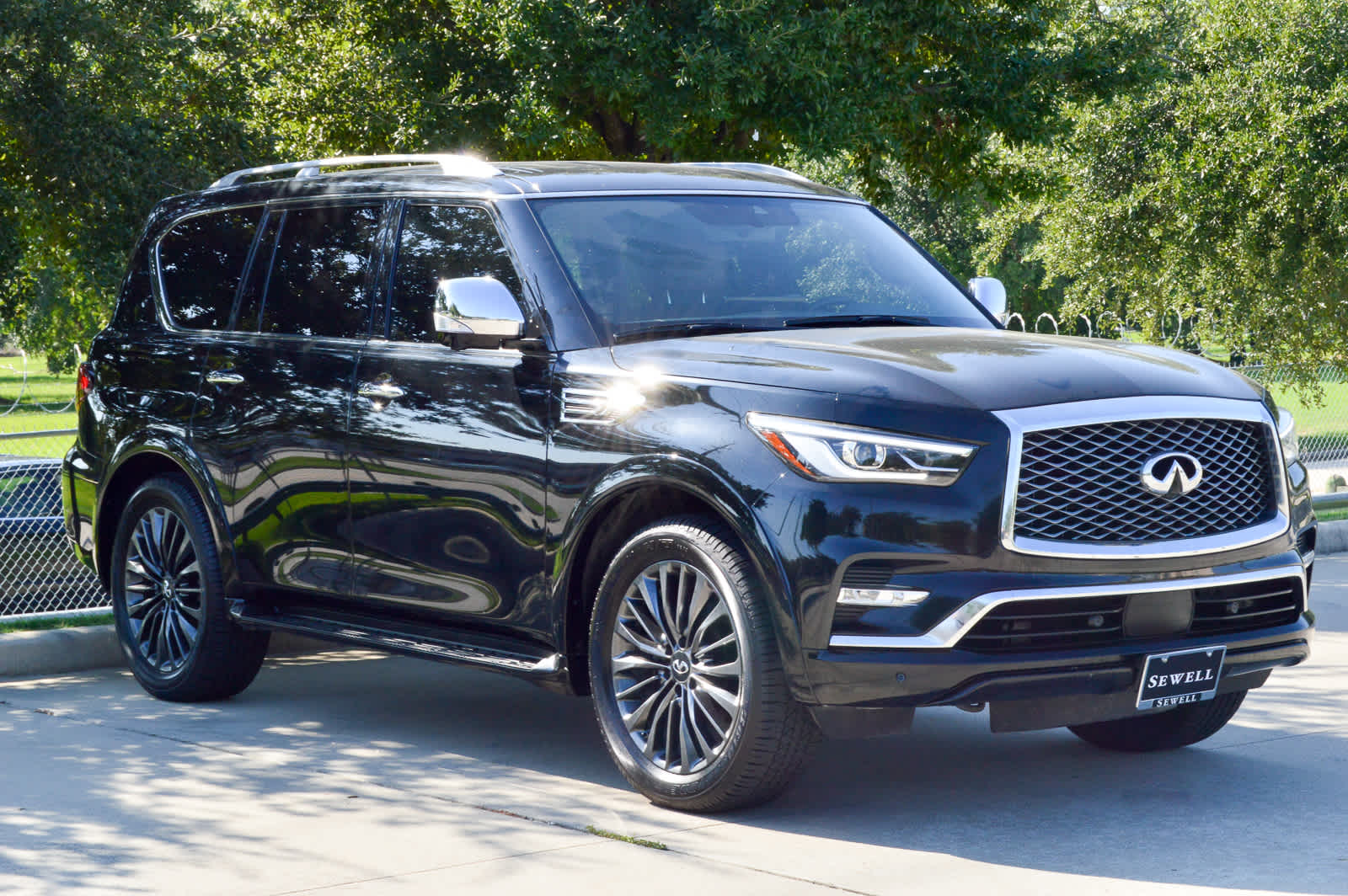 2022 Infiniti QX80 Sensory photo 3