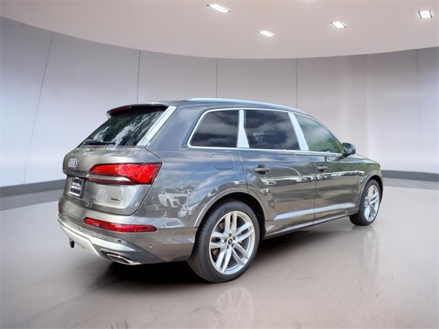 2025 Audi Q7 Premium Plus photo 2