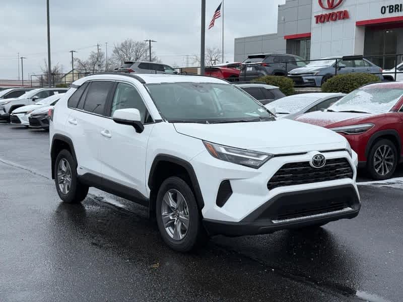 2025 Toyota RAV4 XLE's photo