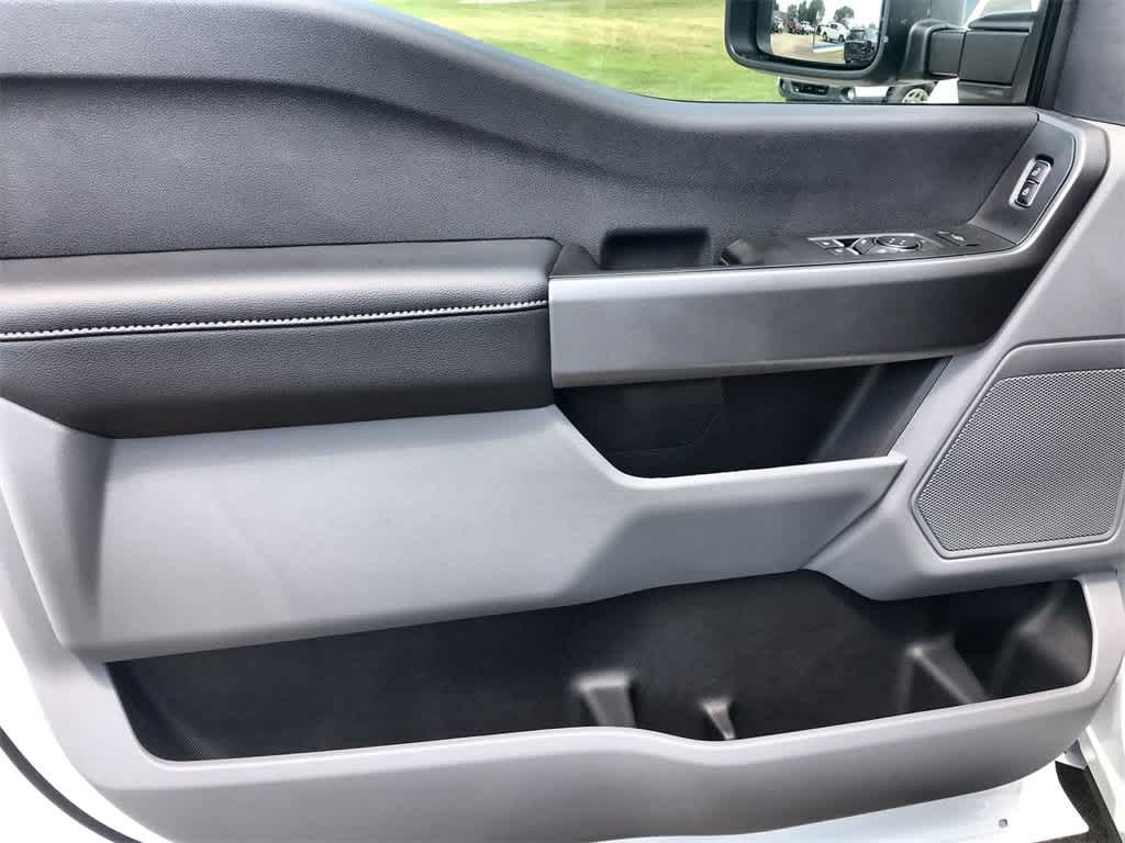 2025 Ford F-350 XLT photo 13