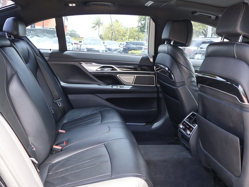 2020 Bmw 740i xDrive Sedan photo 31
