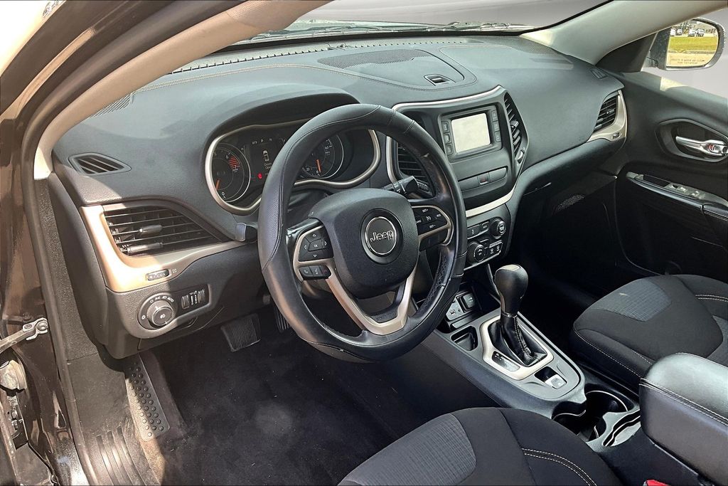 2016 Jeep Cherokee Latitude photo 16