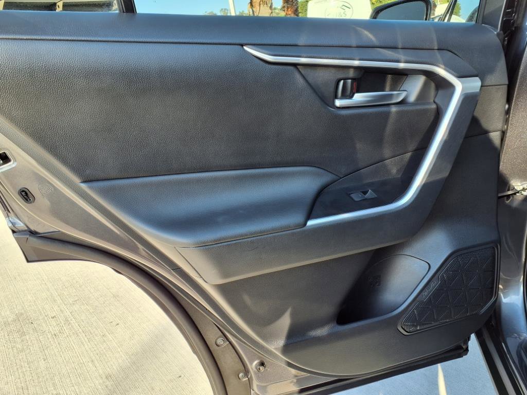 2024 Toyota RAV4 Hybrid XLE photo 15