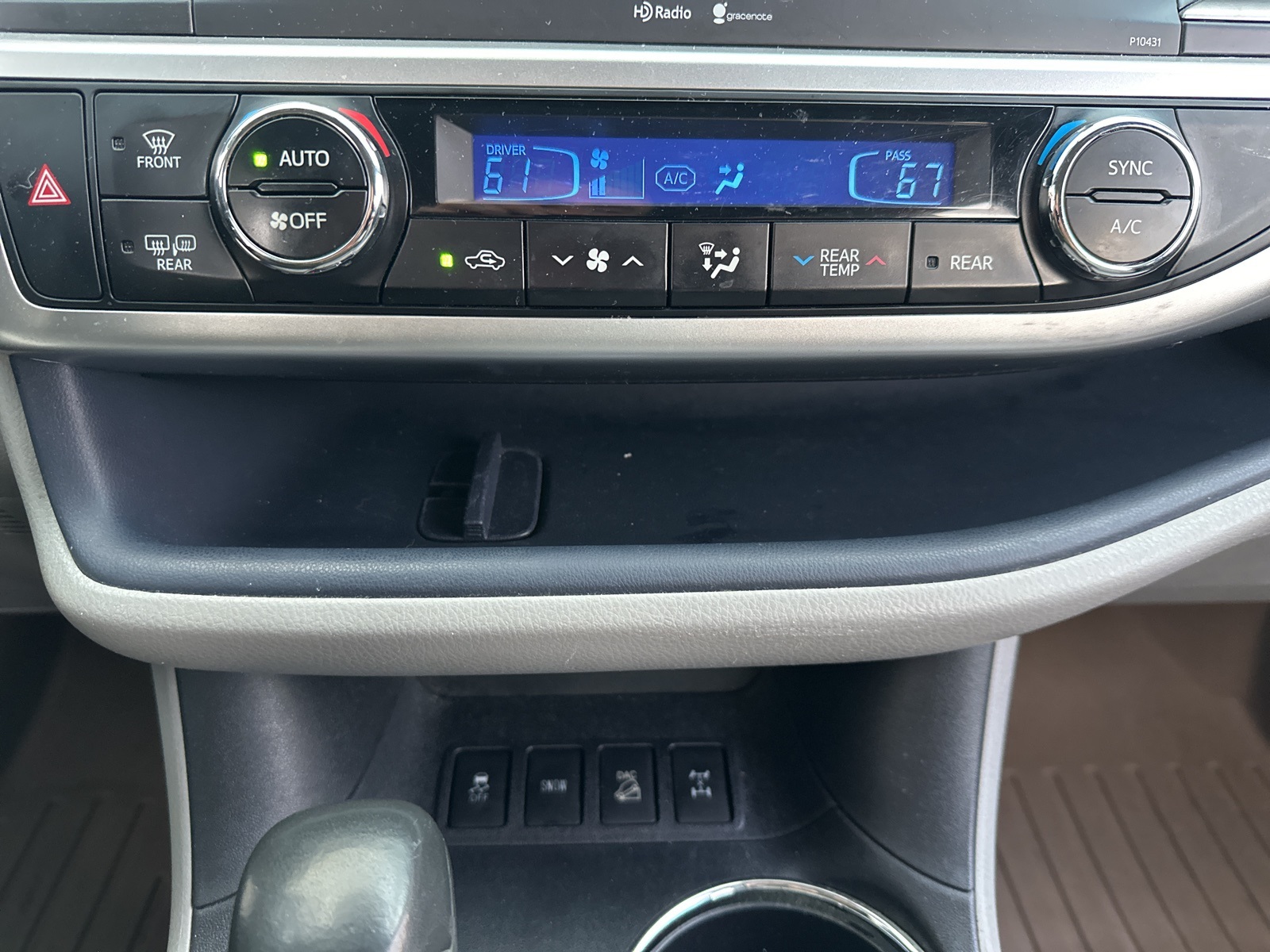 2015 Toyota Highlander LE Plus photo 3