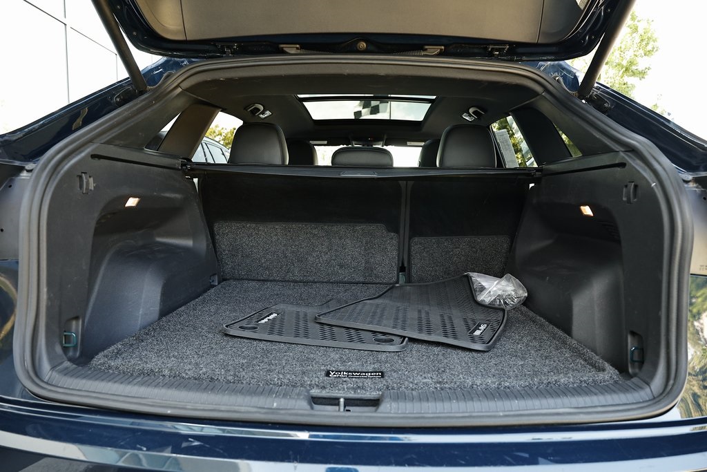 2022 Volkswagen Atlas Cross Sport V6 SE Technology photo 25