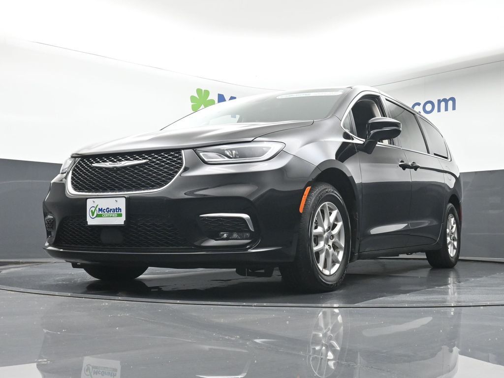 2024 Chrysler Pacifica Touring L photo 4