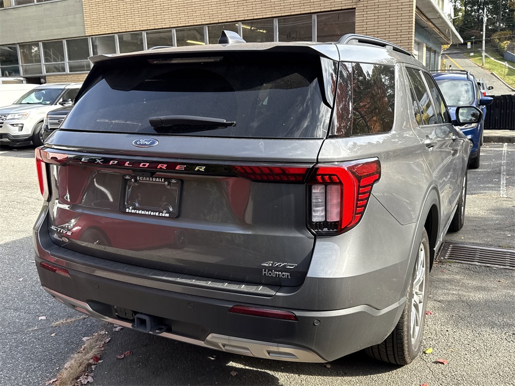 2025 Ford Explorer photo 4