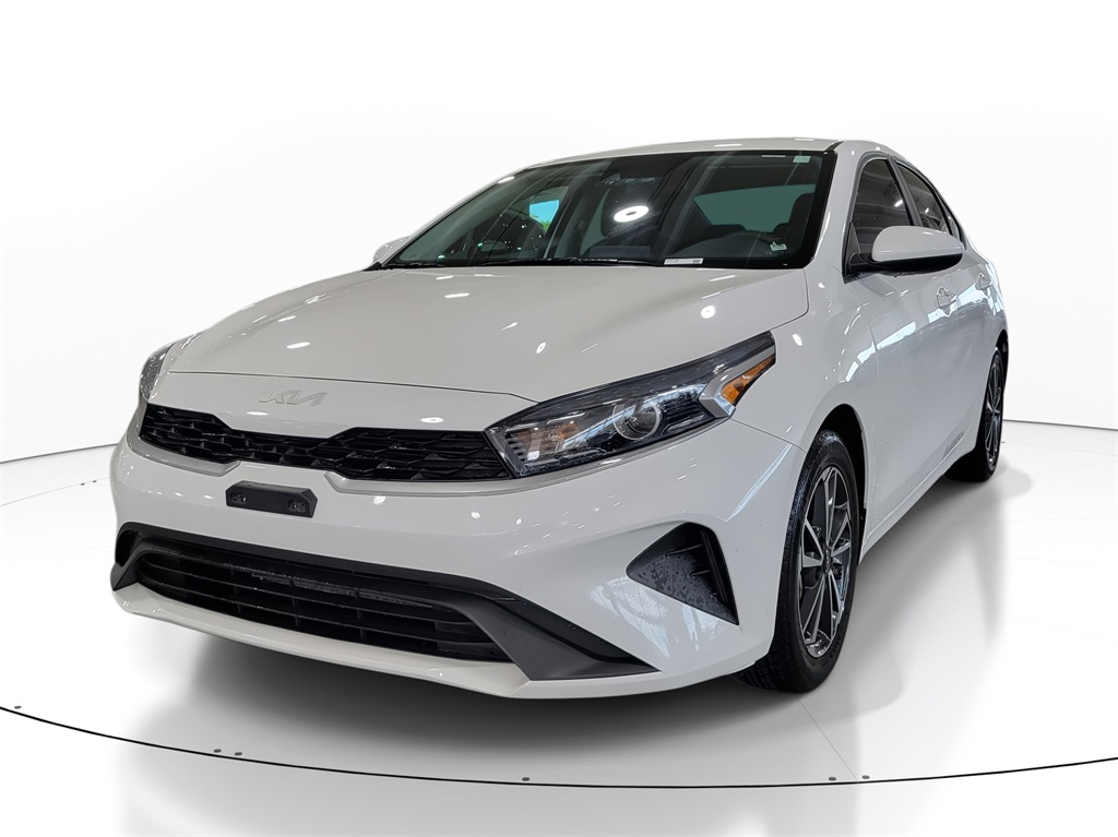 2023 Kia Forte LXS photo 2