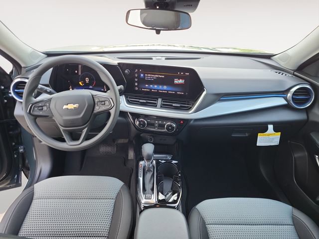 2025 Chevrolet Trax LT photo 17