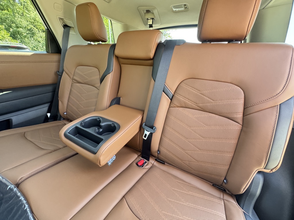 2025 Nissan Pathfinder Platinum photo 19