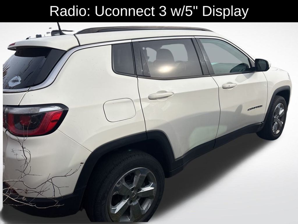 2018 Jeep Compass Latitude photo 2