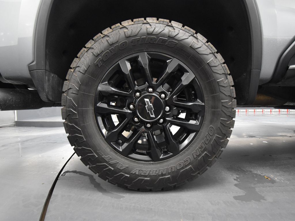 2025 Chevrolet Silverado 2500HD LT photo 11