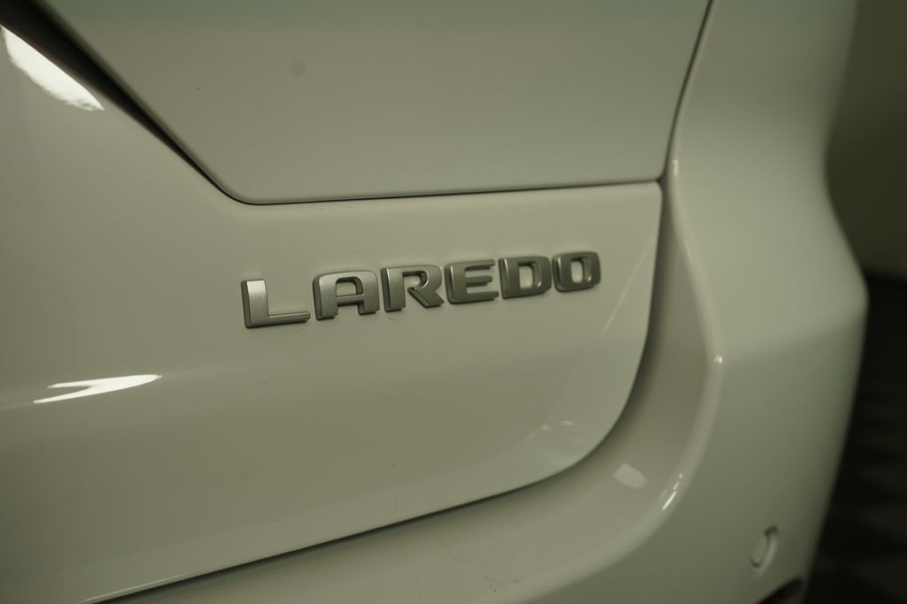 Used 2025 White Jeep Laredo image 8
