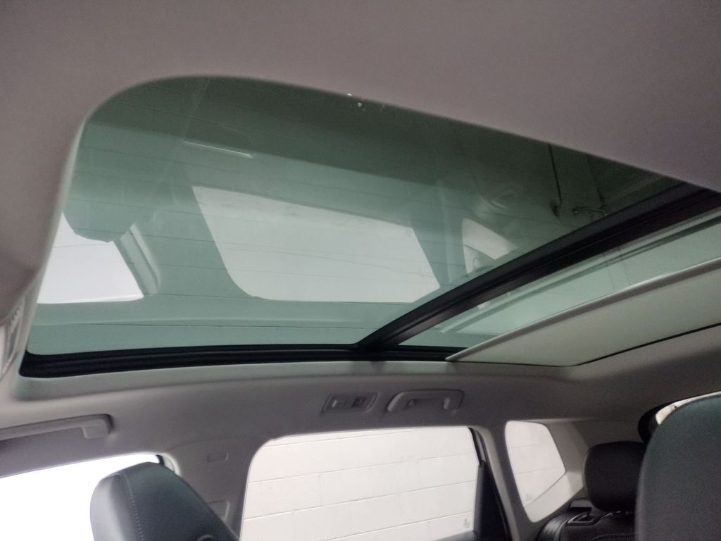 2025 Volkswagen Taos SE photo 17