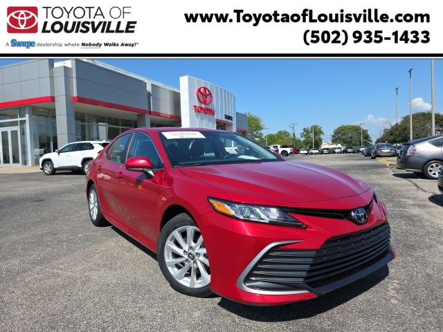 2024 Toyota Camry LE's photo