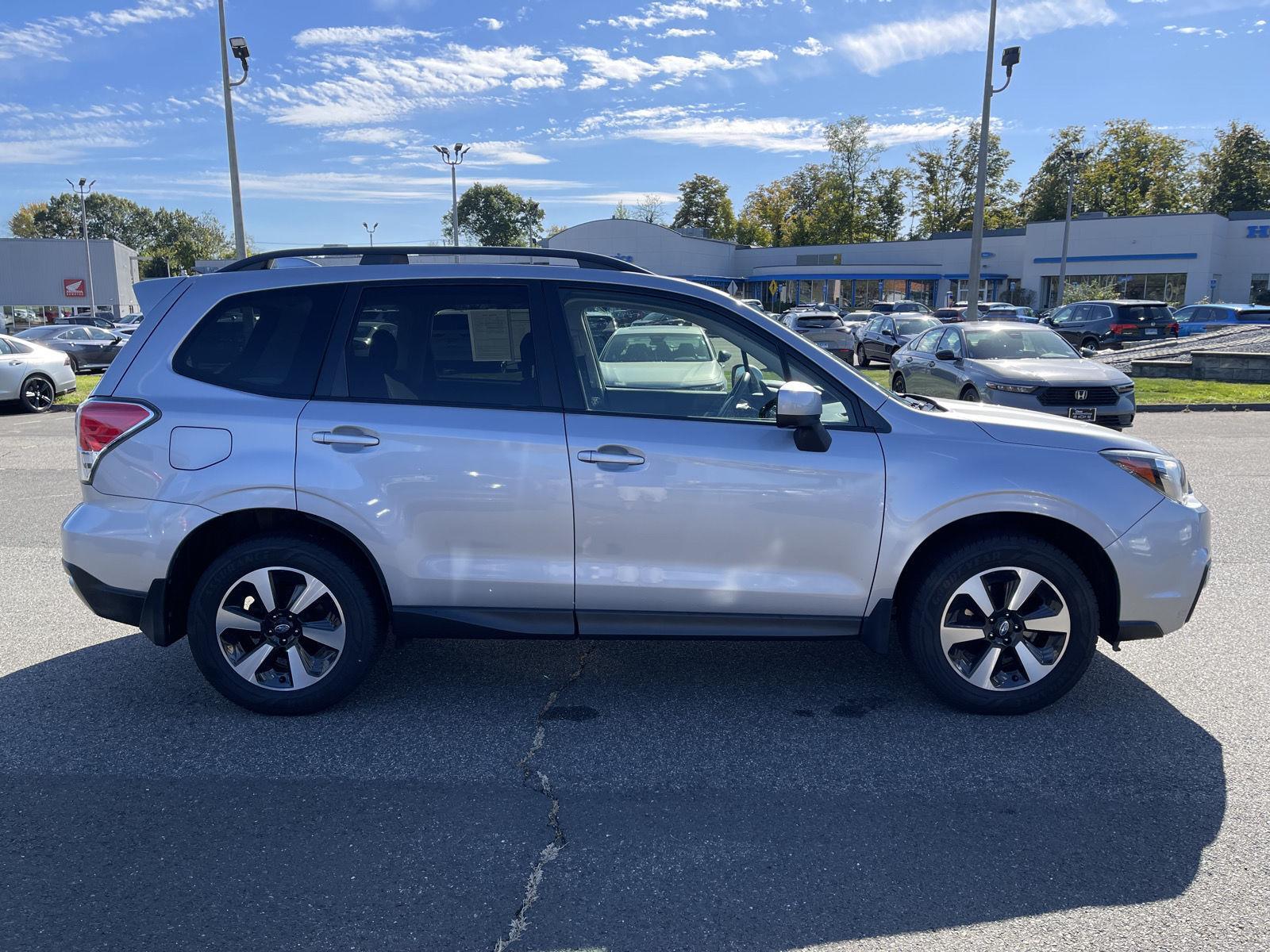 2017 Subaru Forester Premium photo 16