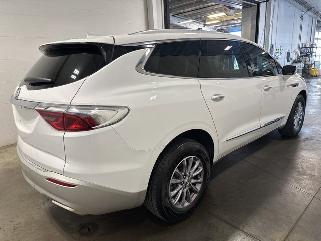 2024 Buick Enclave Essence photo 2
