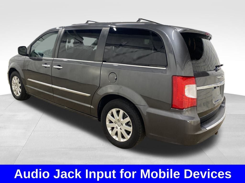 2016 Chrysler Town & Country Touring photo 4