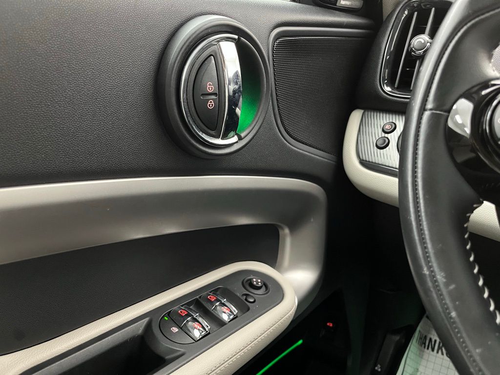 2021 Mini Cooper Signature photo 29
