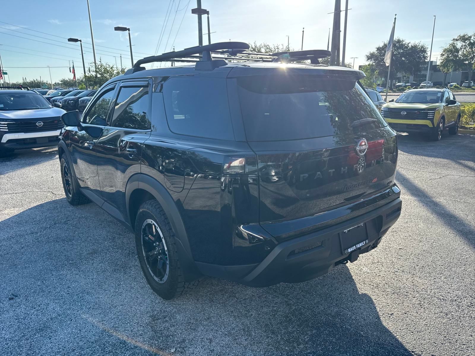 2024 Nissan Pathfinder Rock Creek photo 2