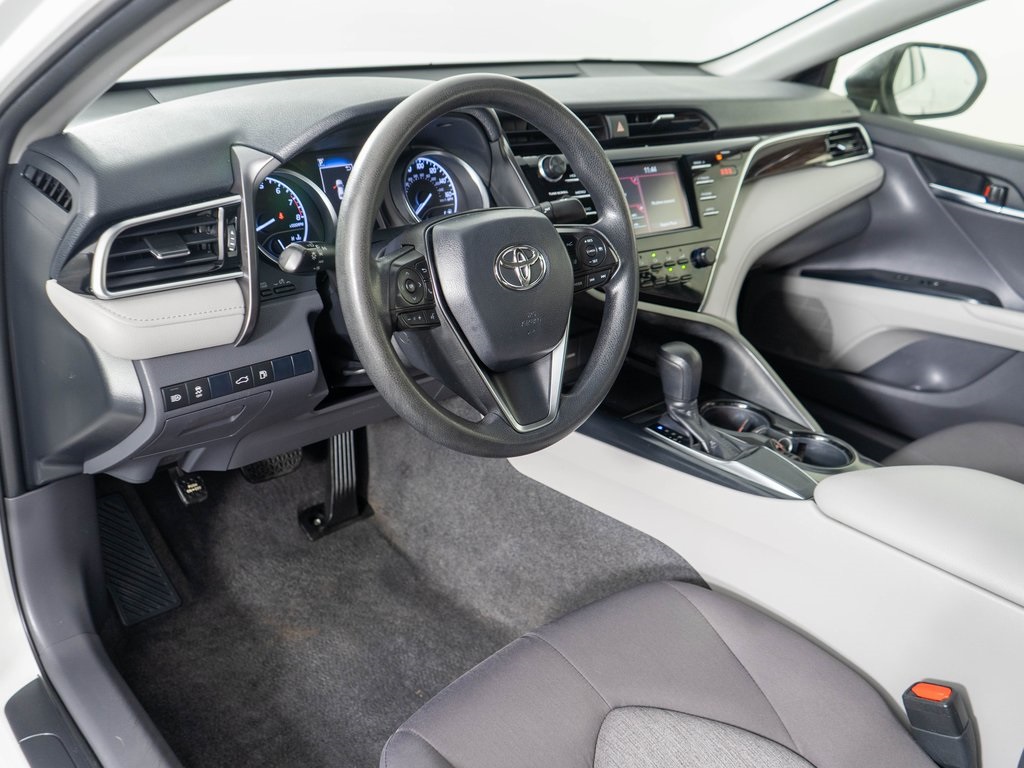 2018 Toyota Camry XLE XSE photo 13