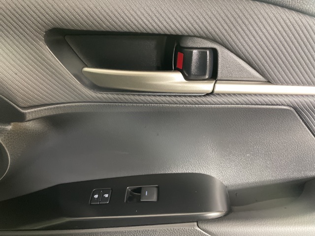 2025 Toyota Camry SE photo 9