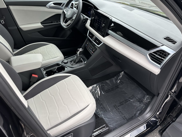 2025 Volkswagen Taos SE photo 12