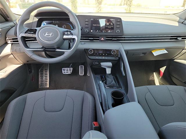 2025 Hyundai Elantra SEL Sport photo 8