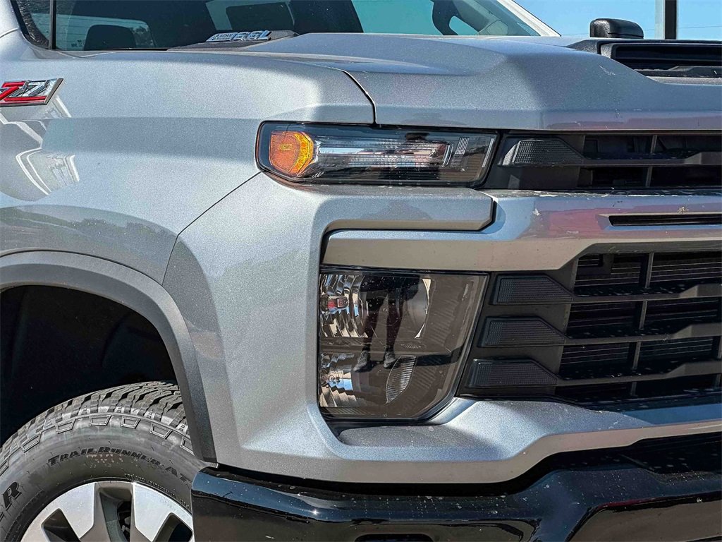 2026 Chevrolet Silverado 2500HD Custom photo 4