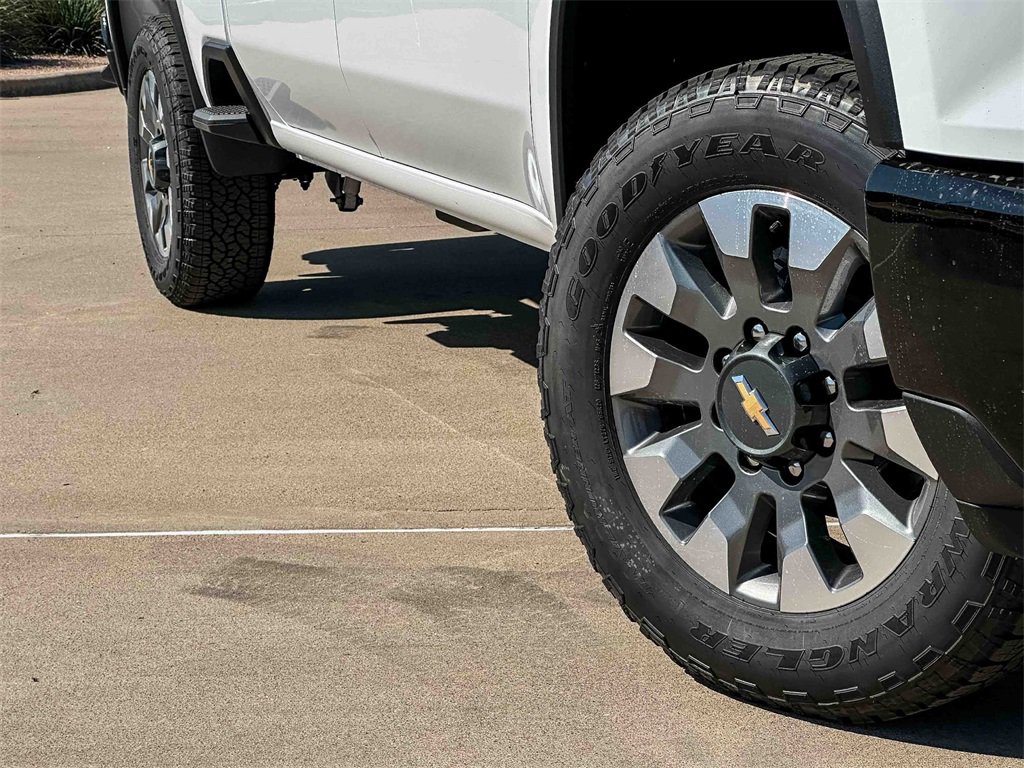 2026 Chevrolet Silverado 2500HD Custom photo 3