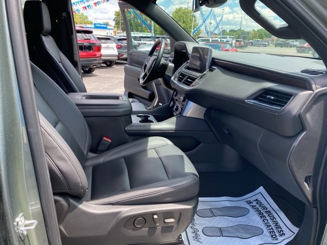 2023 Chevrolet Suburban LT photo 36