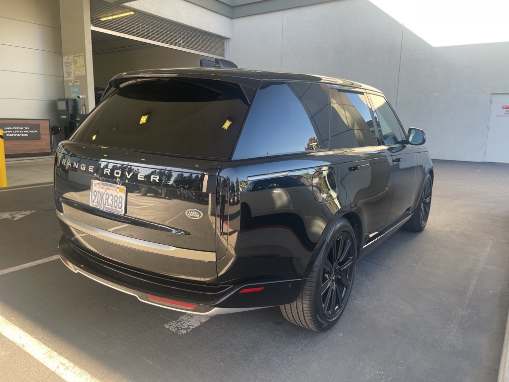 2023 Land Rover Range Rover SE photo 4