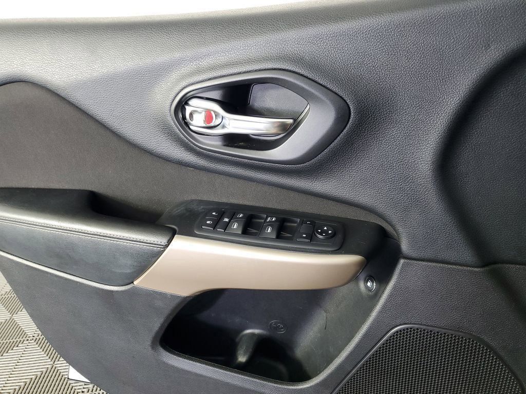 2018 Jeep Cherokee Latitude photo 23