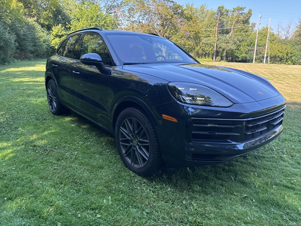 2024 Porsche Cayenne Base photo 7