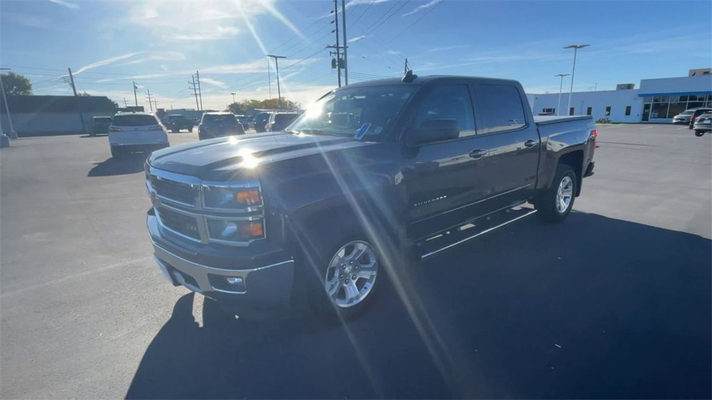 2015 Chevrolet Silverado LT photo 4