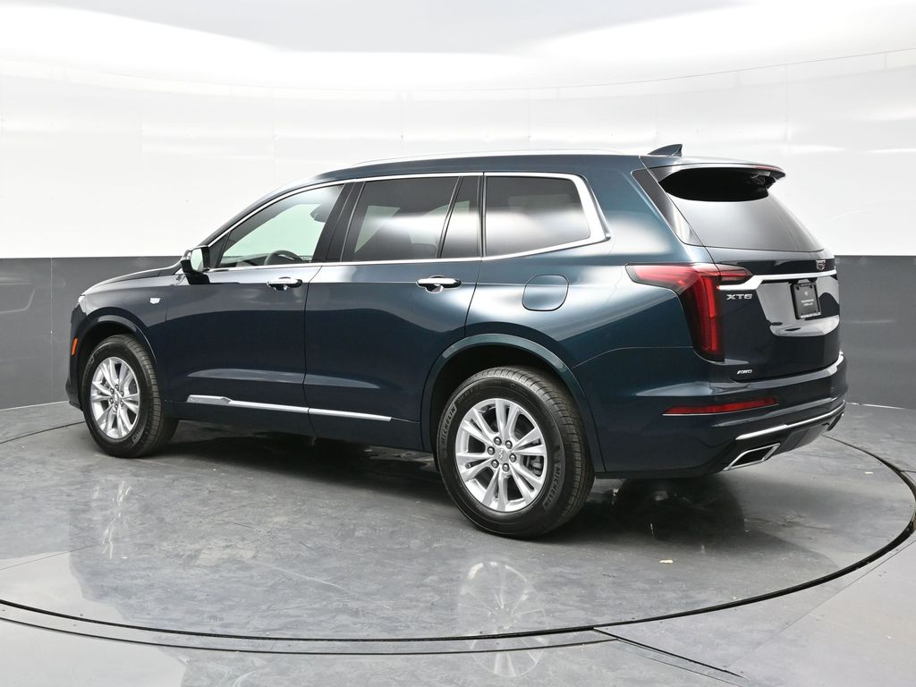 2025 Cadillac XT4 Luxury photo 4