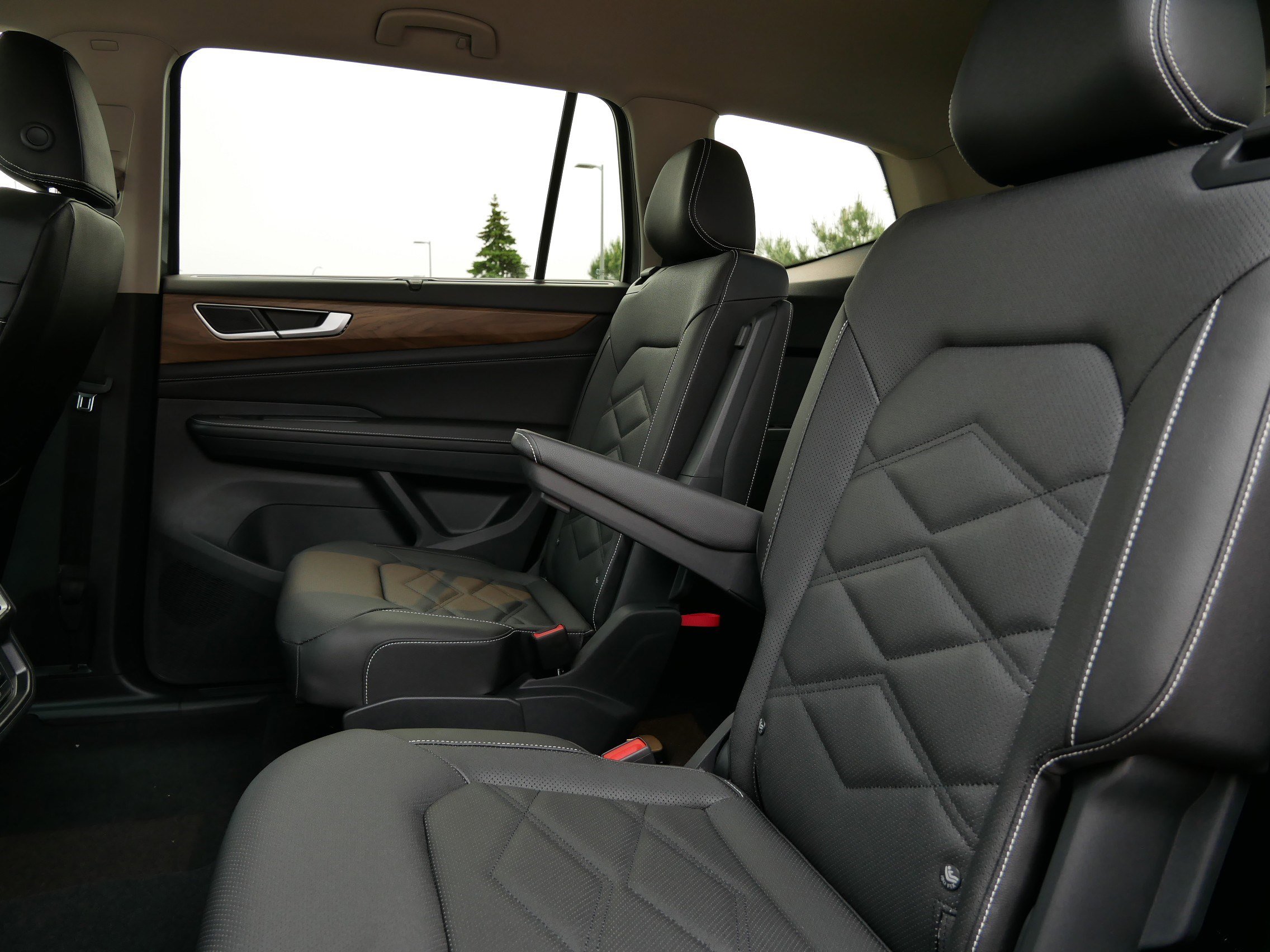 2025 Volkswagen Atlas SE Technology photo 3