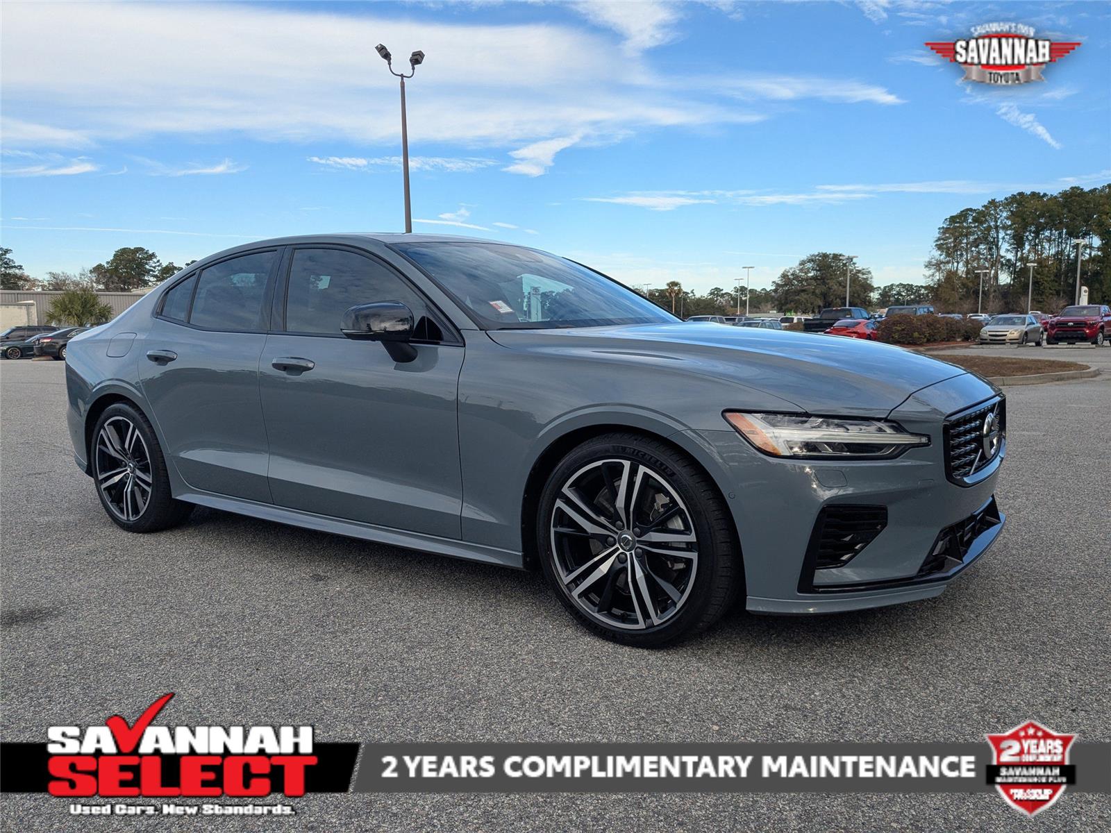 2022 Volvo S60 R-Design's photo