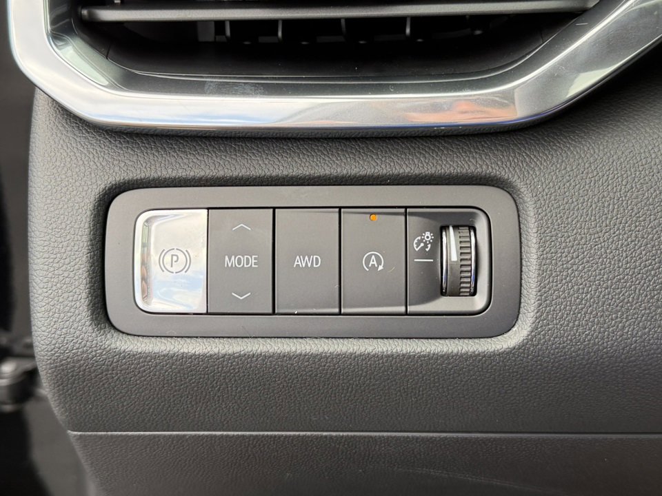 2026 GMC ACADIA - Image 18