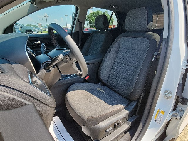 2024 Chevrolet Equinox LT photo 3