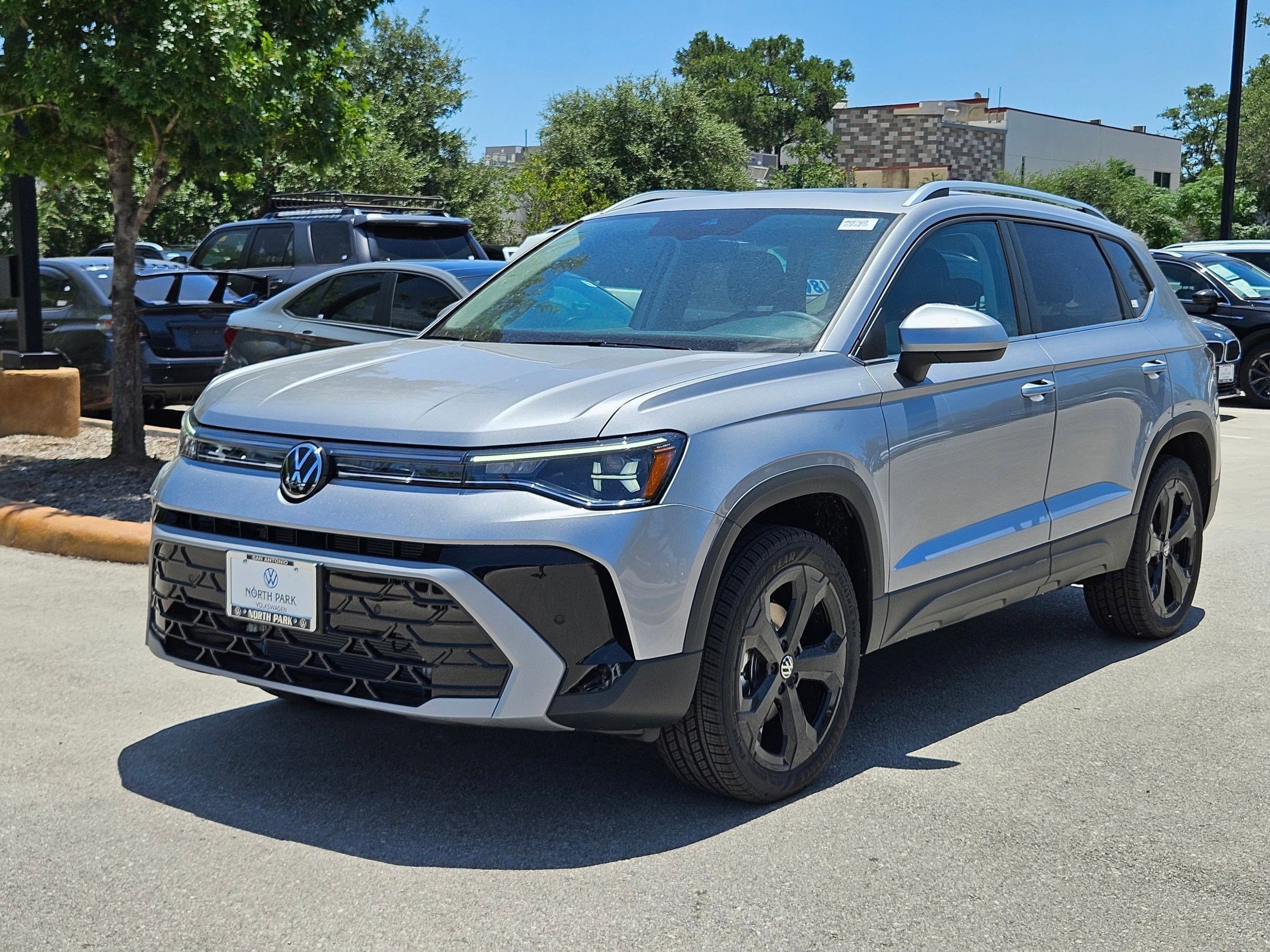 2025 Volkswagen Taos SEL photo 4